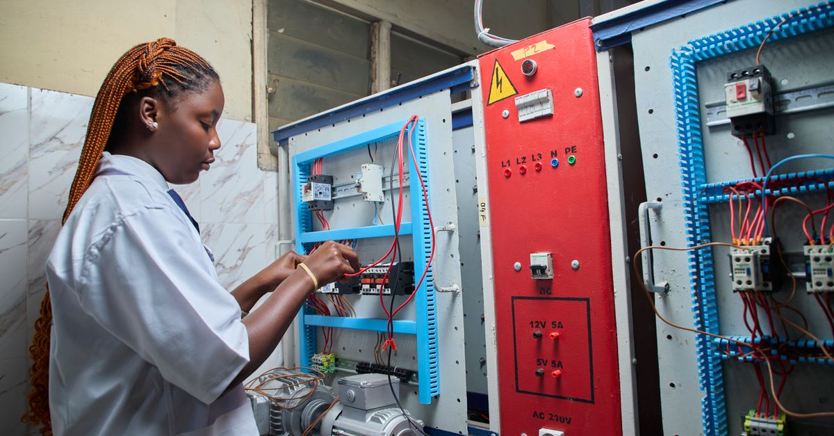 Groupe électrogène 80 kVA et inverseur pour un supermarché