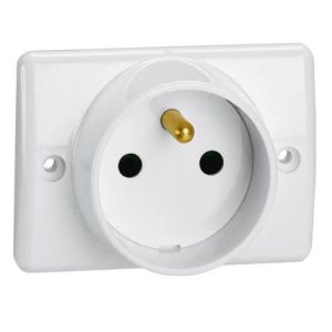 Prise électrique encastrée 2P+T